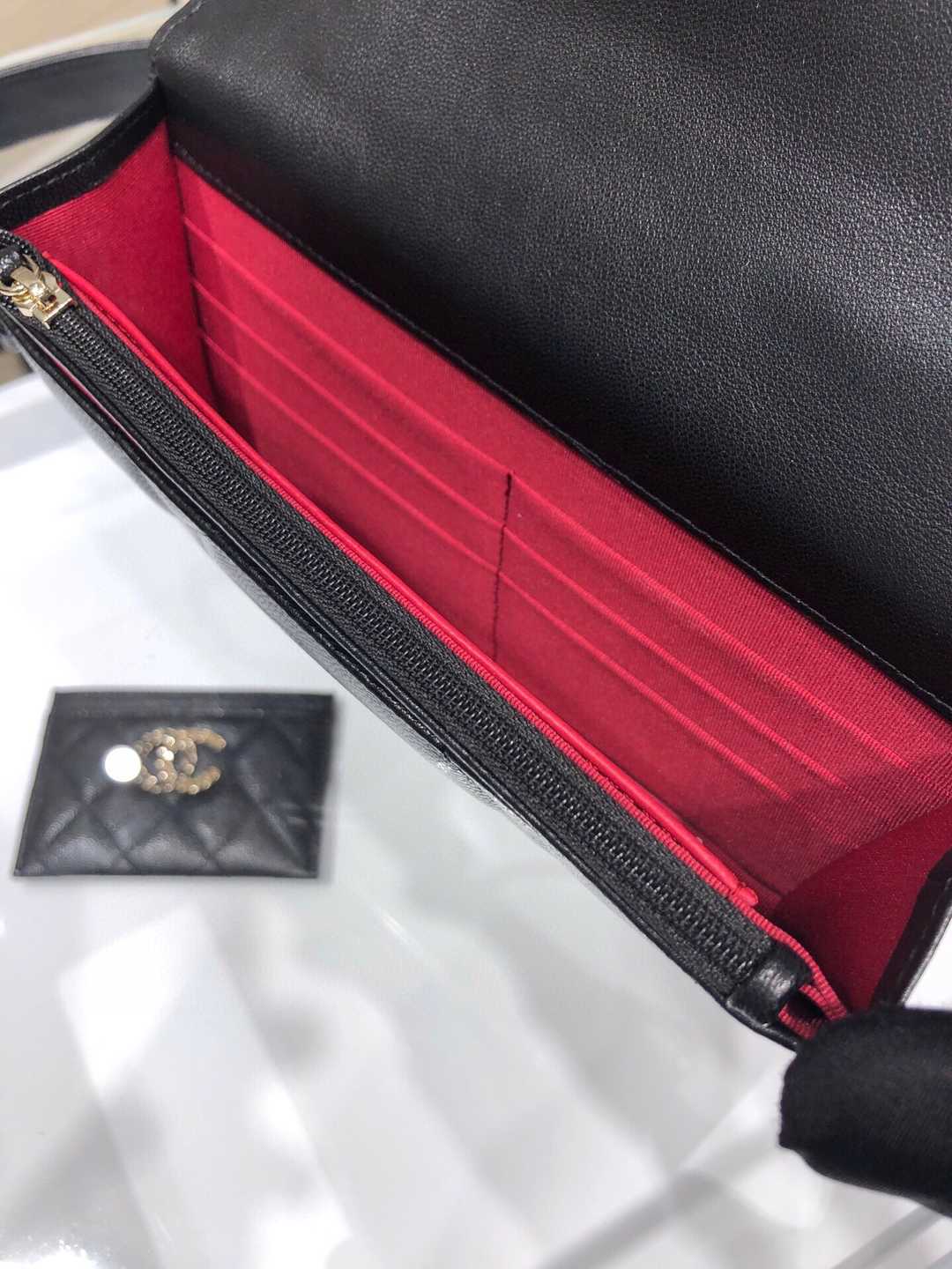 CHANEL 19 Wallet On Chain Black