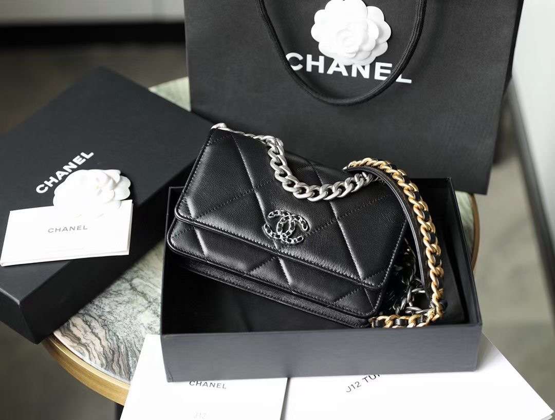 CHANEL 19Bag Crossbody Bag