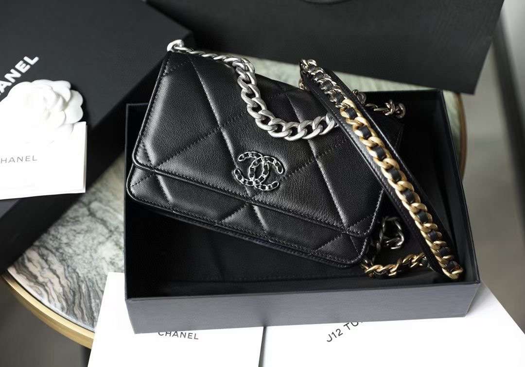 CHANEL 19Bag Crossbody Bag