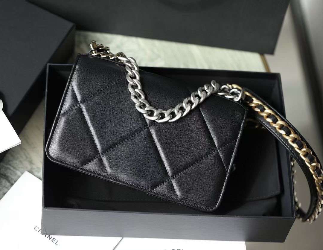 CHANEL 19Bag Crossbody Bag